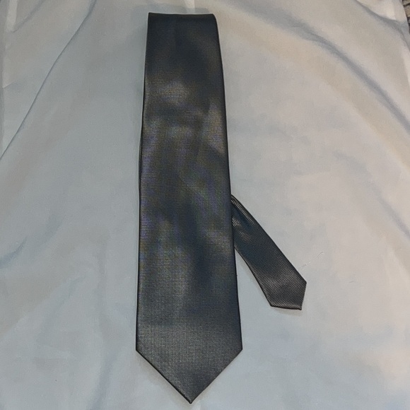Hugo Boss 100% Silk micro patterned silver black men’s tie - Picture 1 of 5